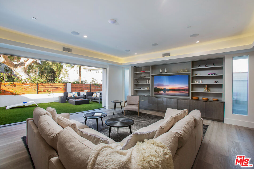 6066 Saturn St