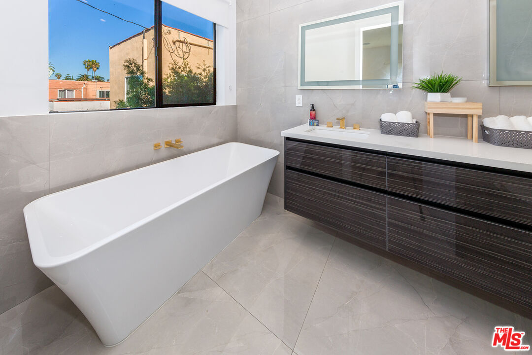 1635 S Sherbourne Dr