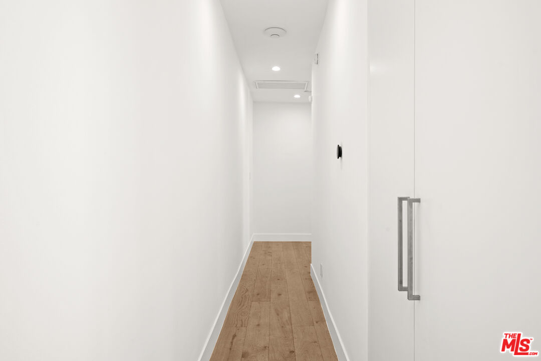424 N Gardner St Unit: 1/2