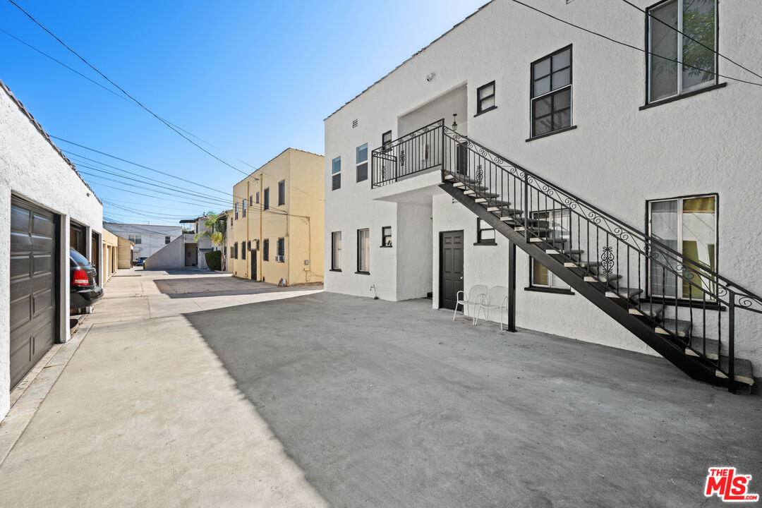 424 N Gardner St Unit: 1/2