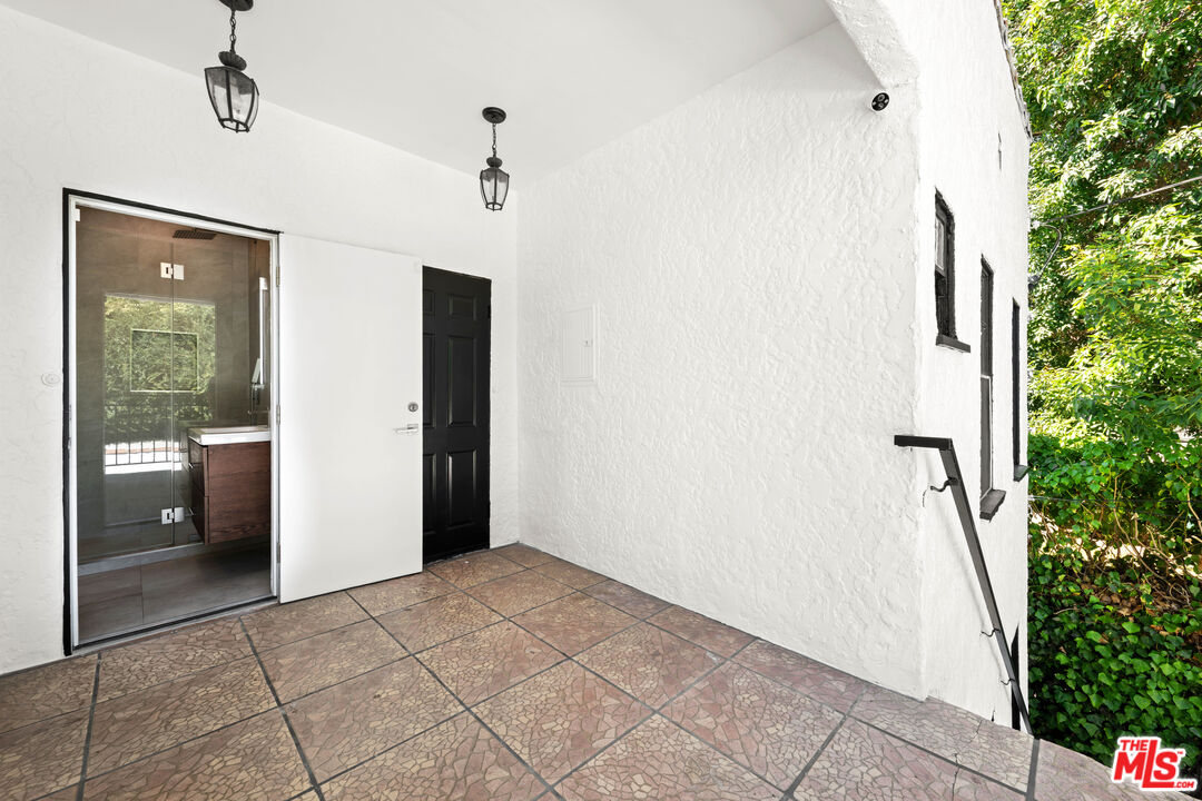424 N Gardner St Unit: 1/2