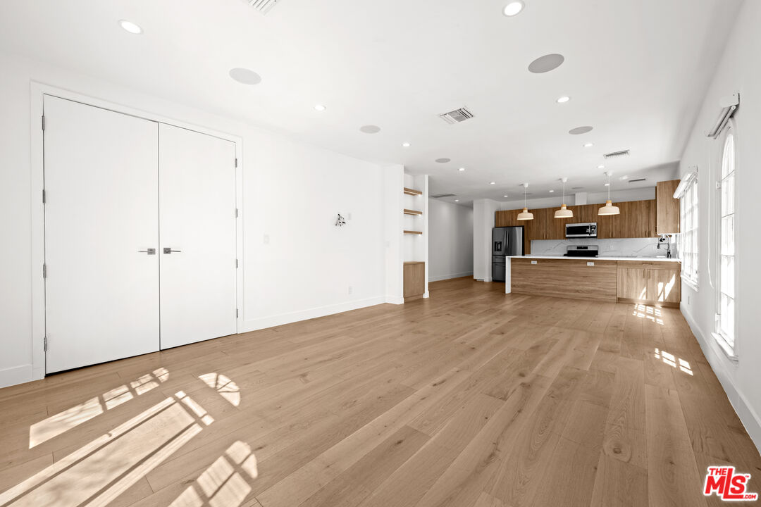 424 N Gardner St Unit: 1/2