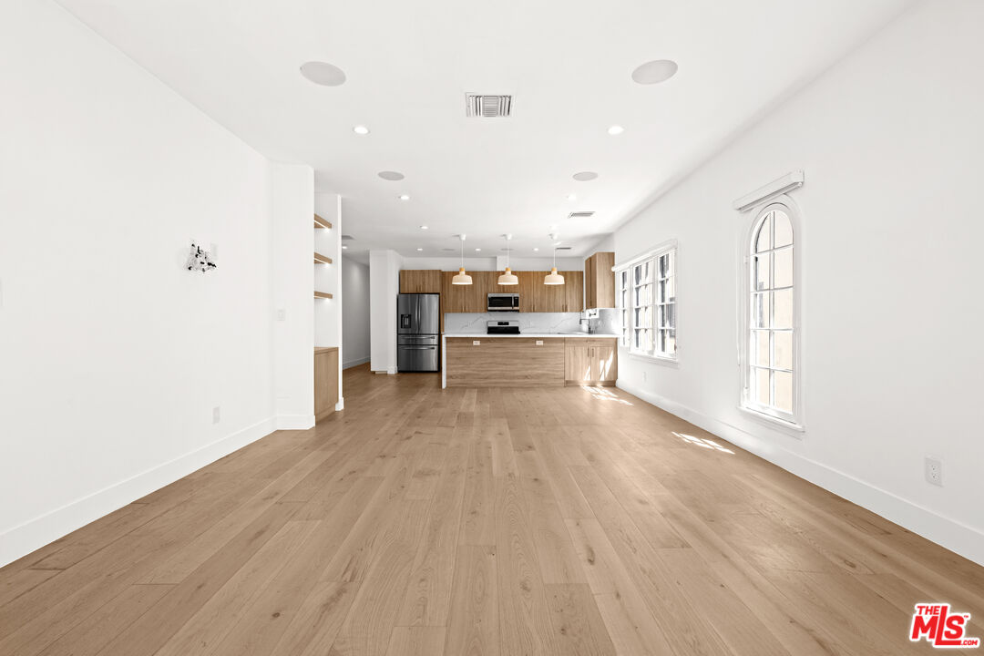 424 N Gardner St Unit: 1/2