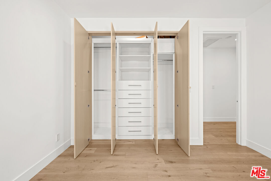 424 N Gardner St Unit: 1/2