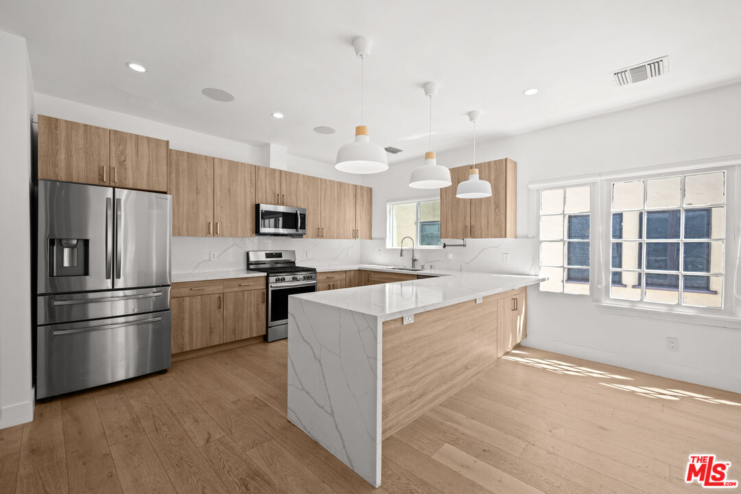 424 N Gardner St Unit: 1/2