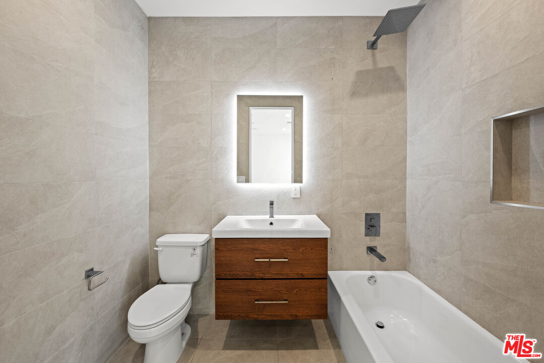 424 N Gardner St Unit: 1/2
