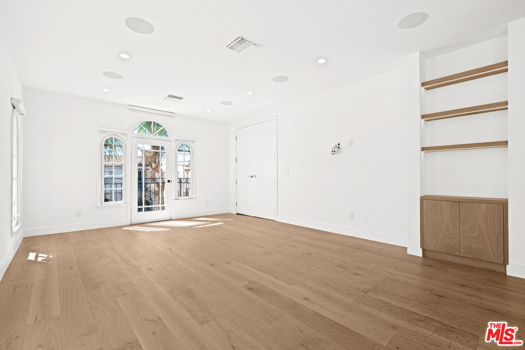 424 N Gardner St Unit: 1/2