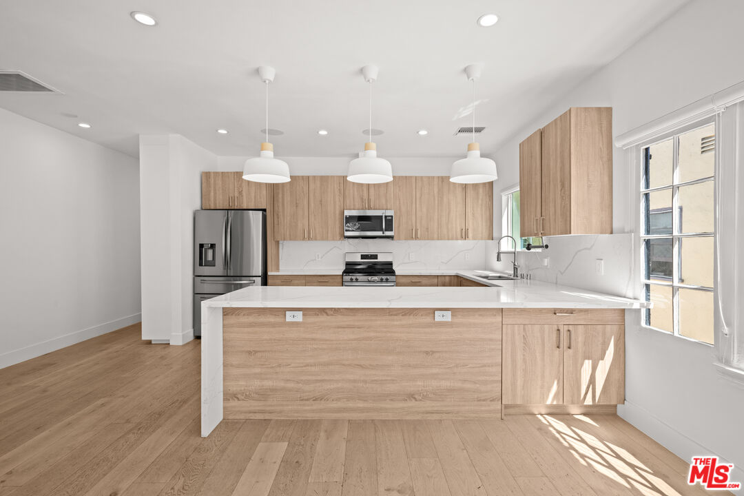 424 N Gardner St Unit: 1/2