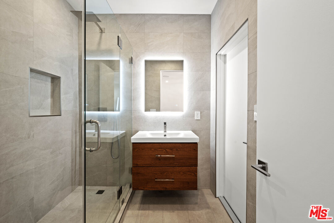 424 N Gardner St Unit: 1/2