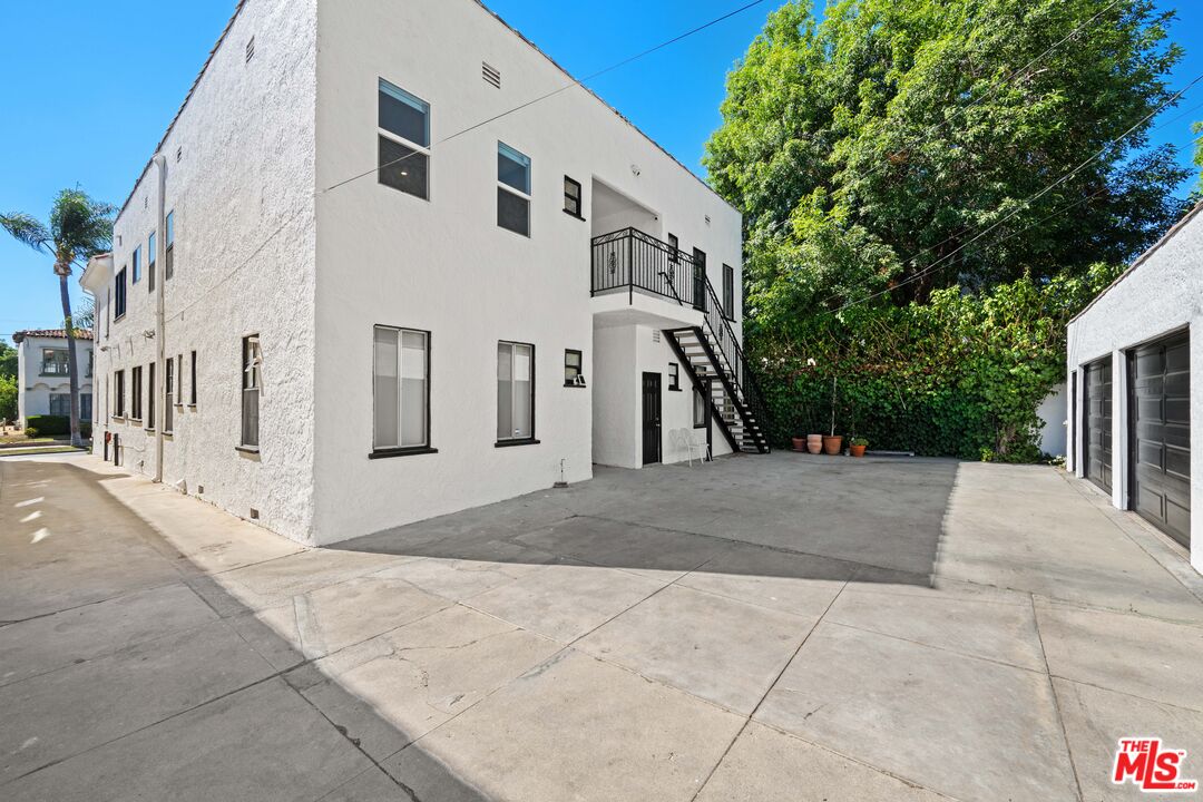 424 N Gardner St Unit: 1/2