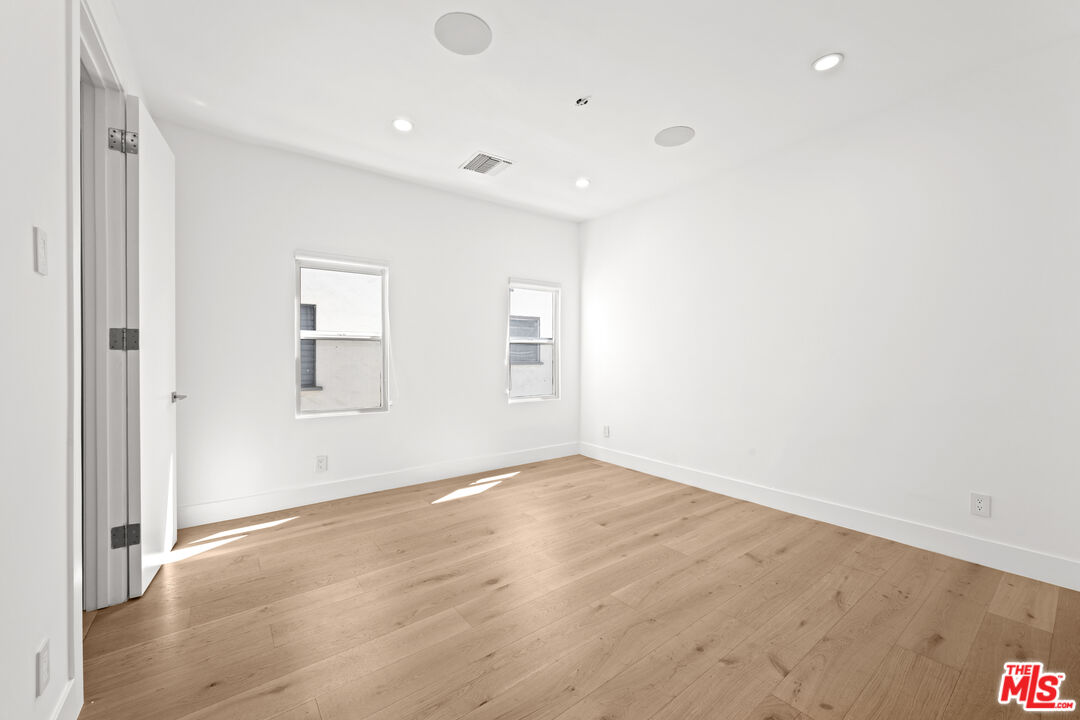 424 N Gardner St Unit: 1/2