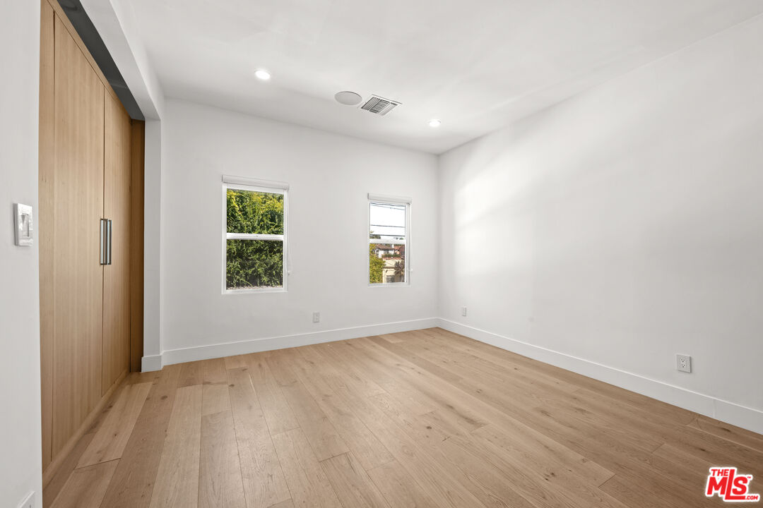 424 N Gardner St Unit: 1/2