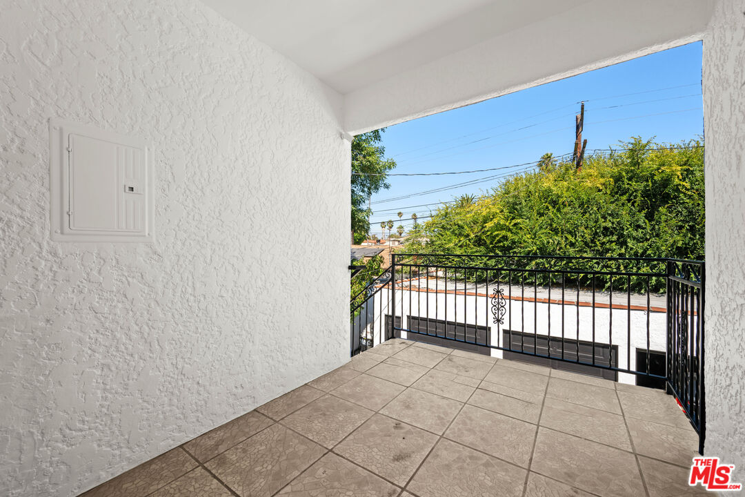 424 N Gardner St Unit: 1/2