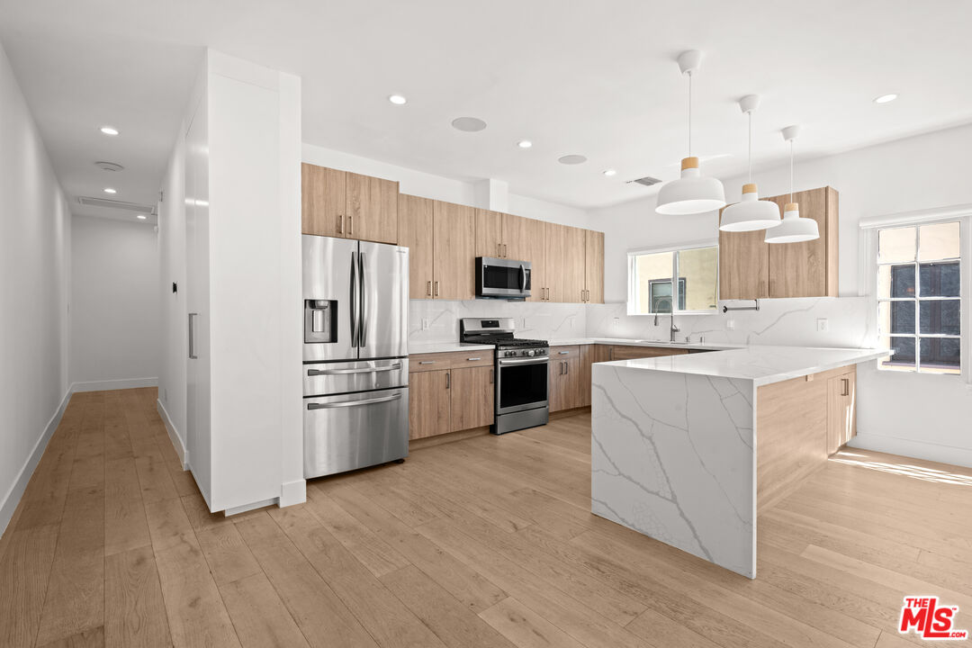 424 N Gardner St Unit: 1/2