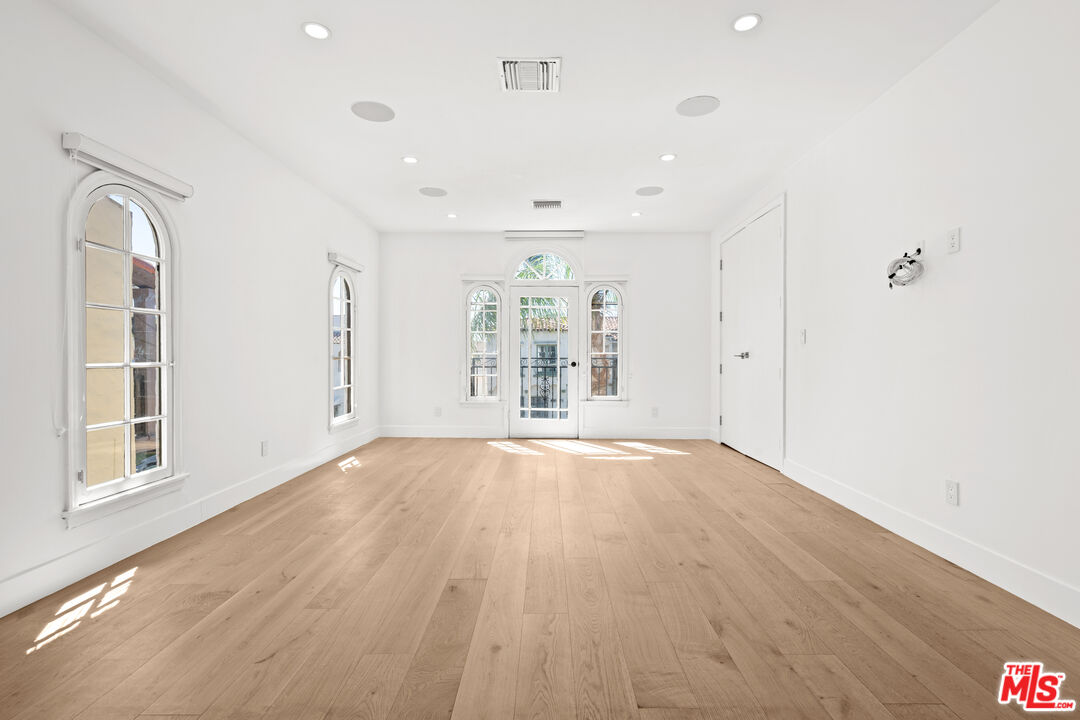 424 N Gardner St Unit: 1/2