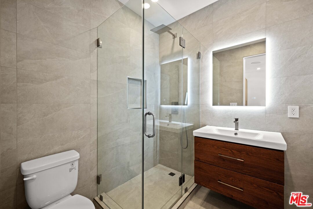 424 N Gardner St Unit: 1/2