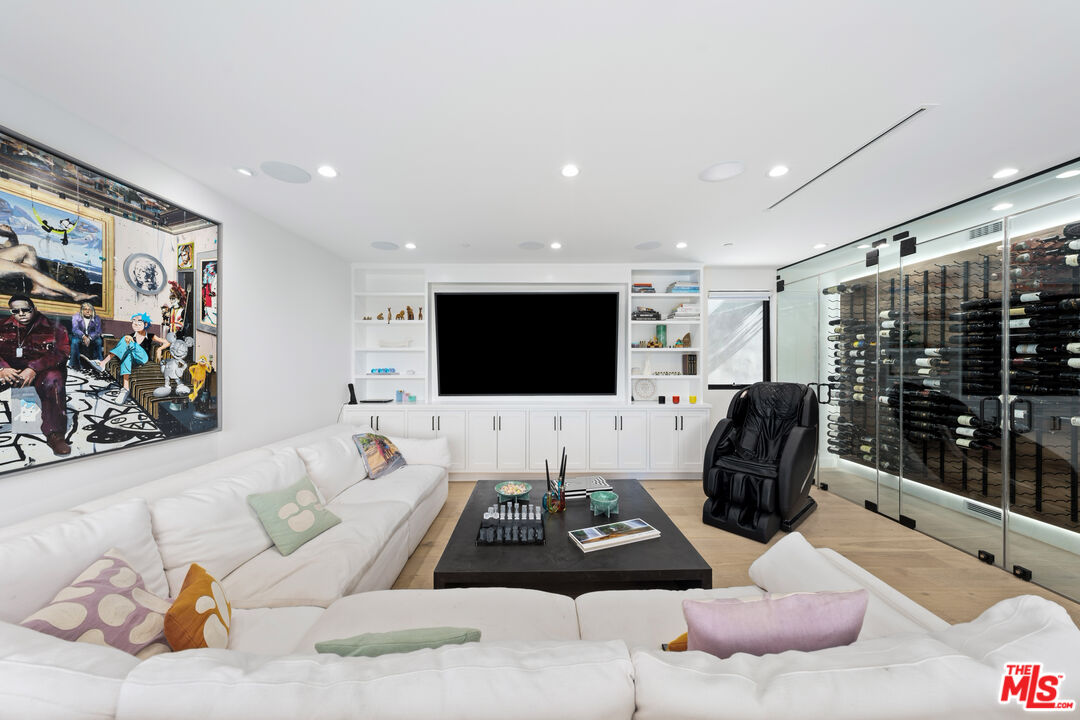 3140 Coldwater Canyon Ave