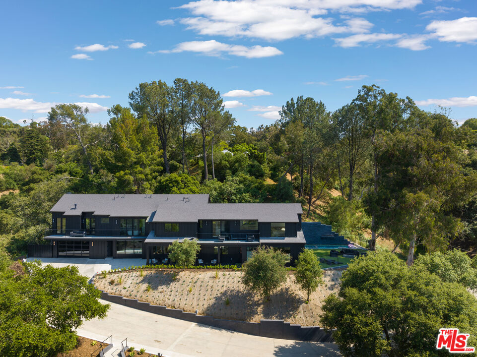 3140 Coldwater Canyon Ave