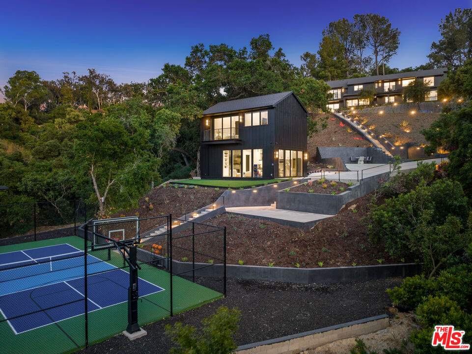3140 Coldwater Canyon Ave