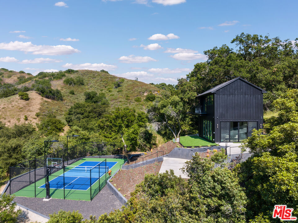 3140 Coldwater Canyon Ave