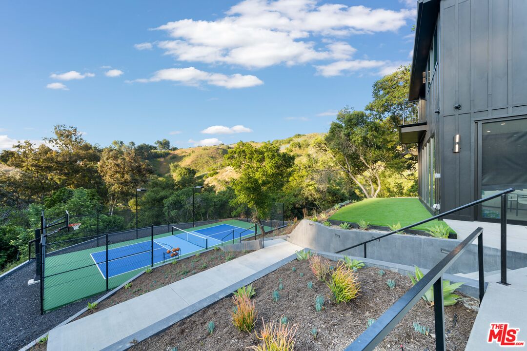 3140 Coldwater Canyon Ave