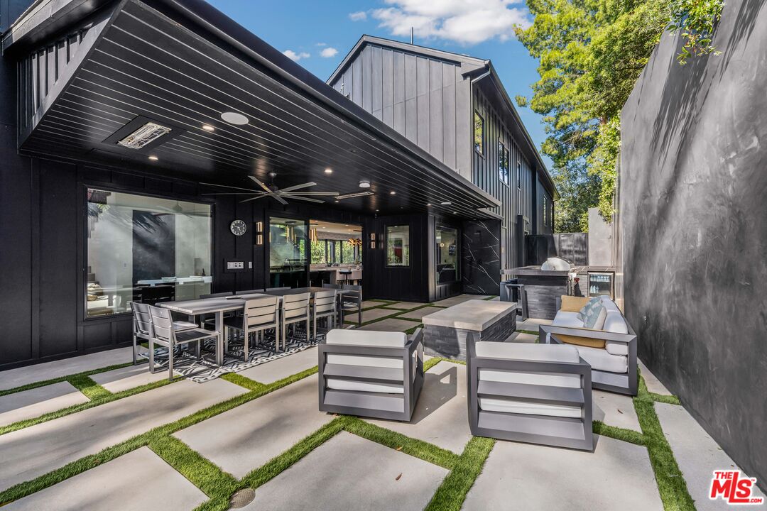 3140 Coldwater Canyon Ave