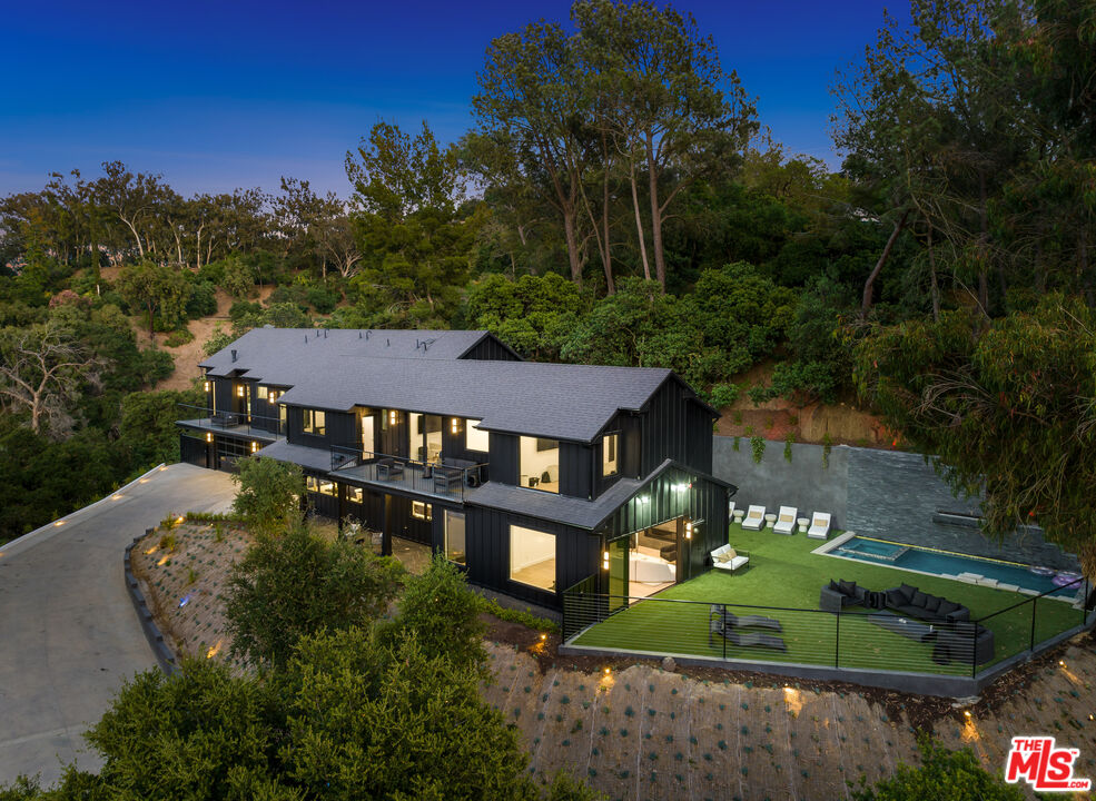 3140 Coldwater Canyon Ave