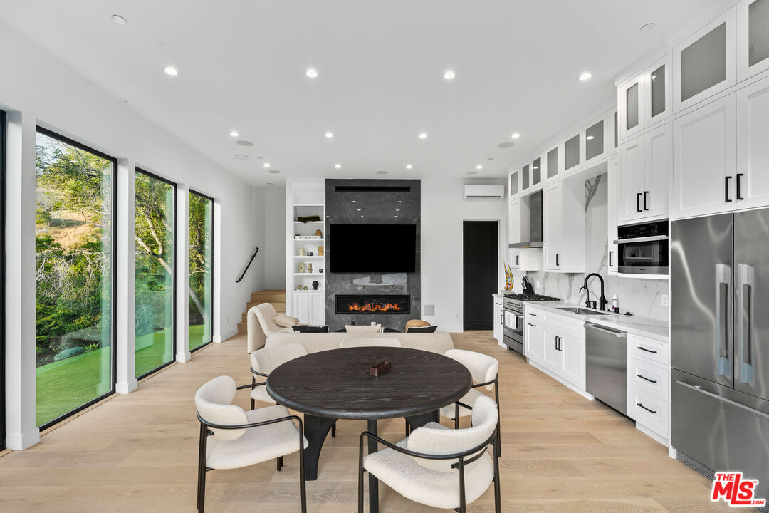 3140 Coldwater Canyon Ave
