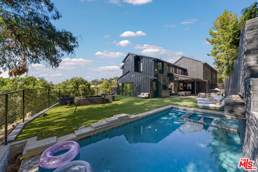 3140 Coldwater Canyon Ave