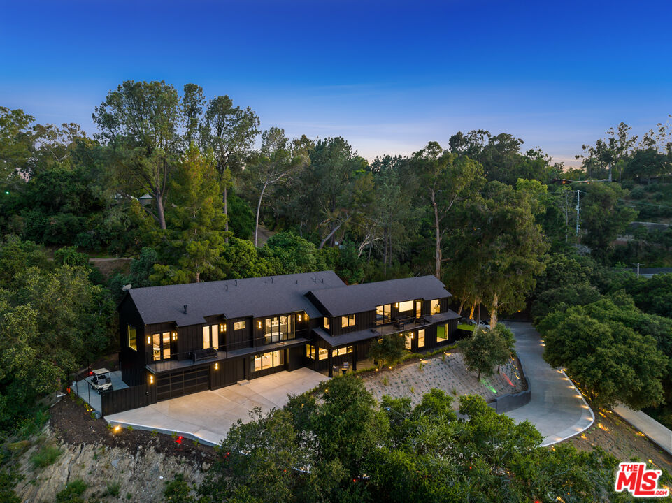 3140 Coldwater Canyon Ave