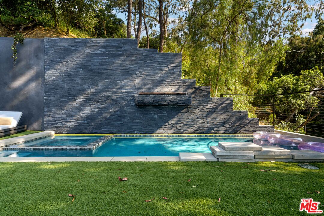 3140 Coldwater Canyon Ave