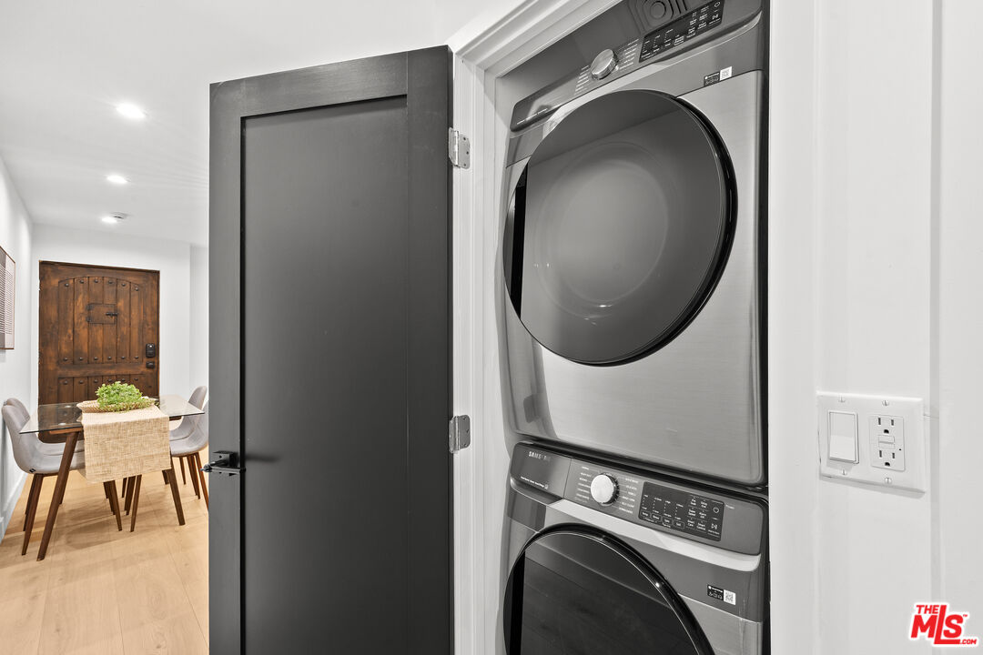 2326 S Dunsmuir Ave Unit: 1/2