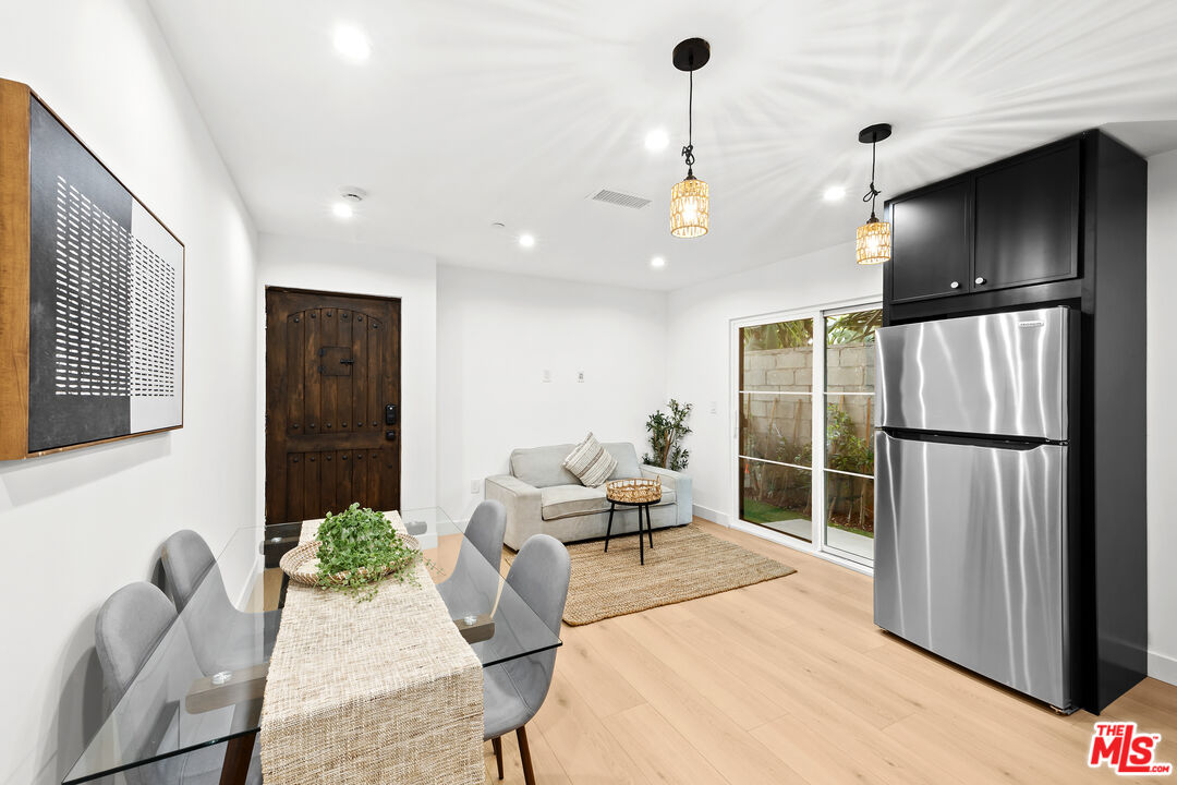 2326 S Dunsmuir Ave Unit: 1/2