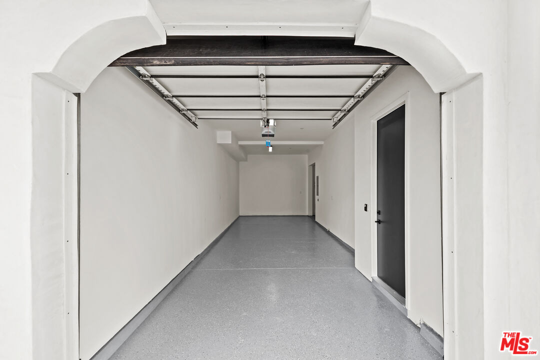 2326 S Dunsmuir Ave Unit: 1/4