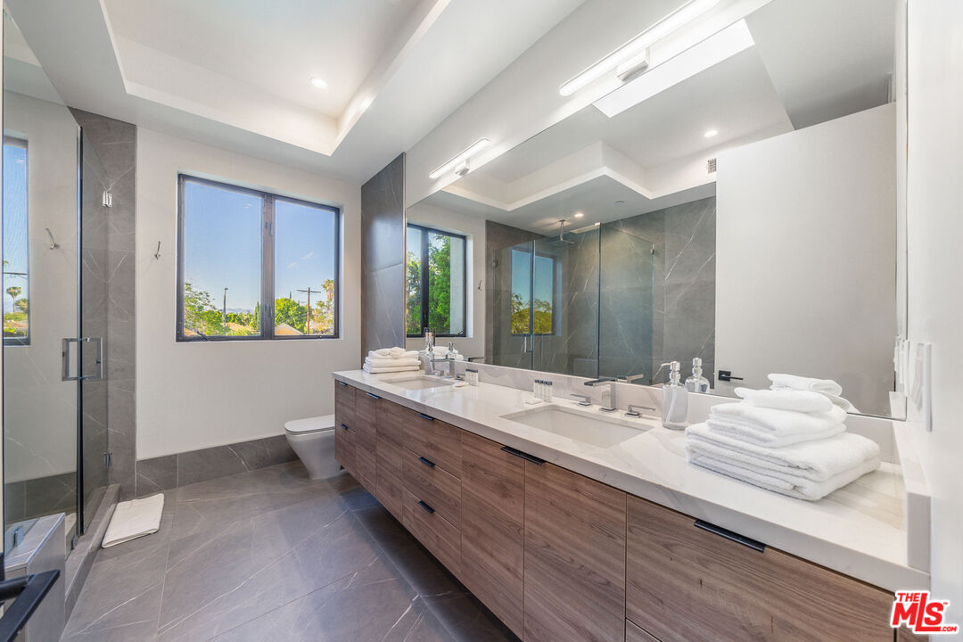 1903 S Bedford St Unit: 1/2