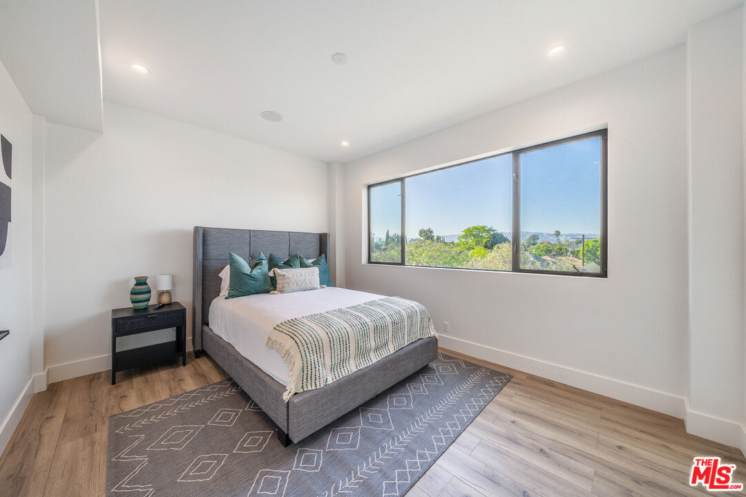 1903 S Bedford St Unit: 1/2