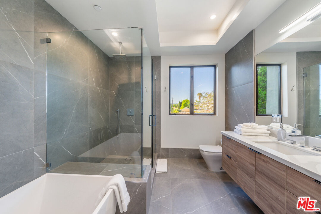 1903 S Bedford St Unit: 1/2