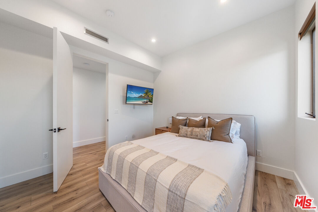 1903 S Bedford St Unit: 1/2