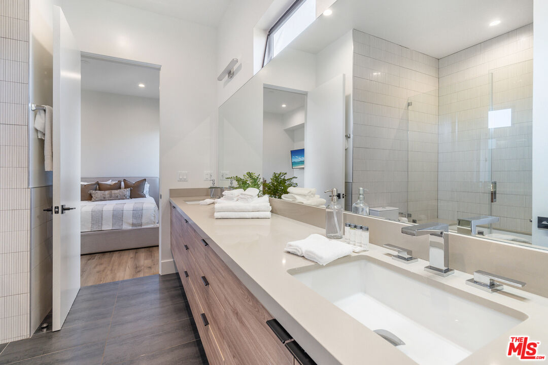 1903 S Bedford St Unit: 1/2