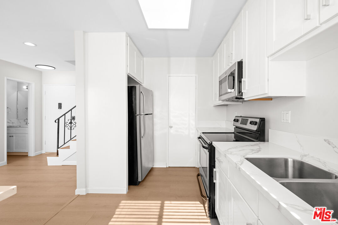 1206 S Holt Ave Unit: 4