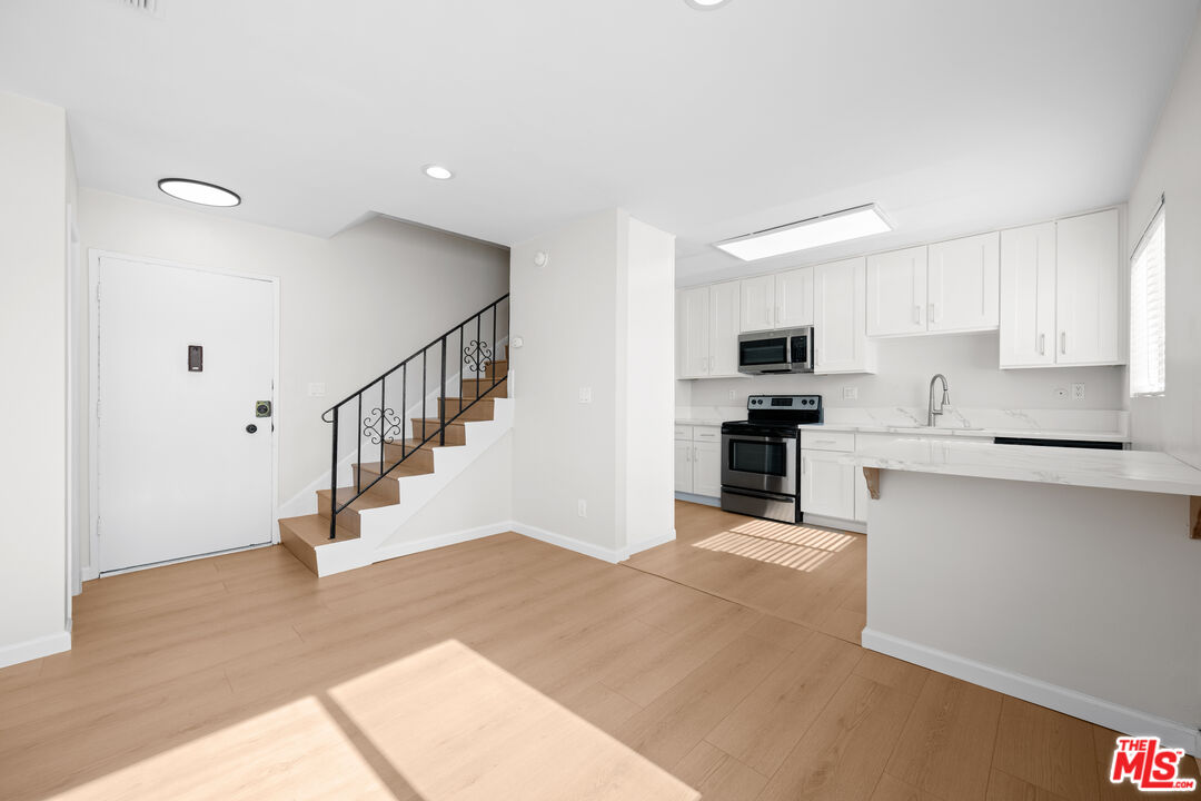 1206 S Holt Ave Unit: 4