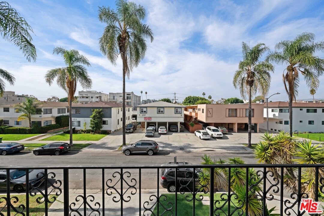 1206 S Holt Ave Unit: 4