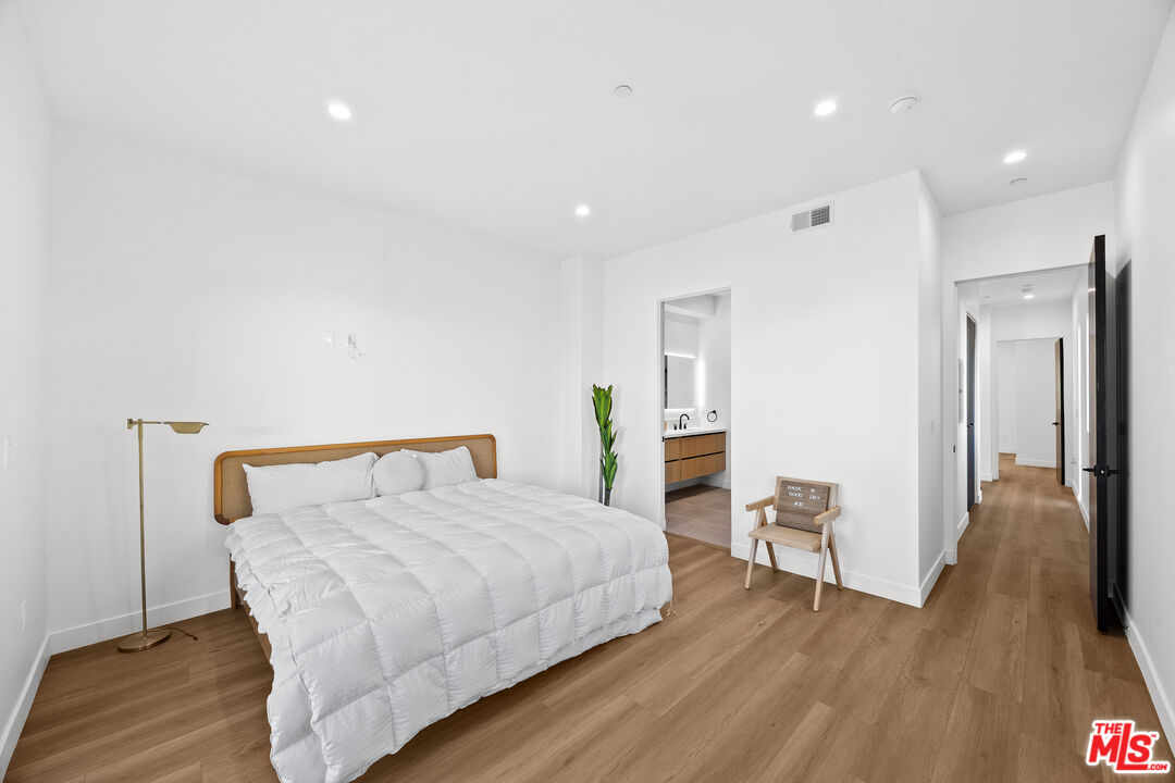 1905 S Corning St Unit: 2