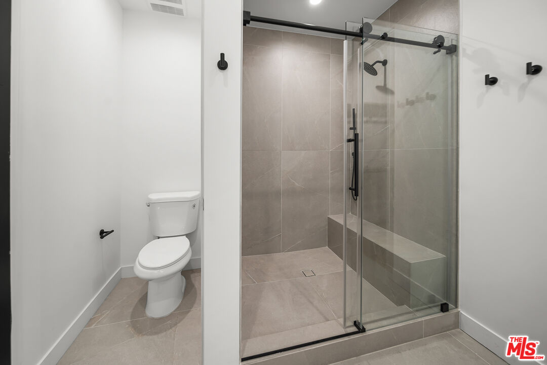 1905 S Corning St Unit: 2