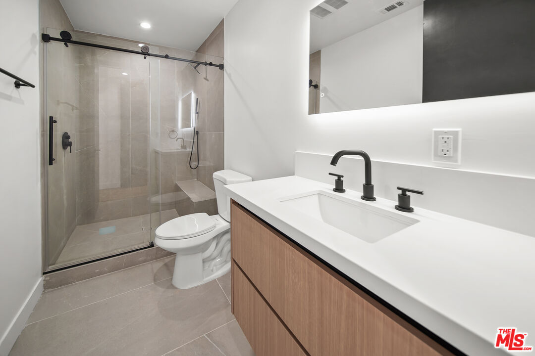 1905 S Corning St Unit: 2