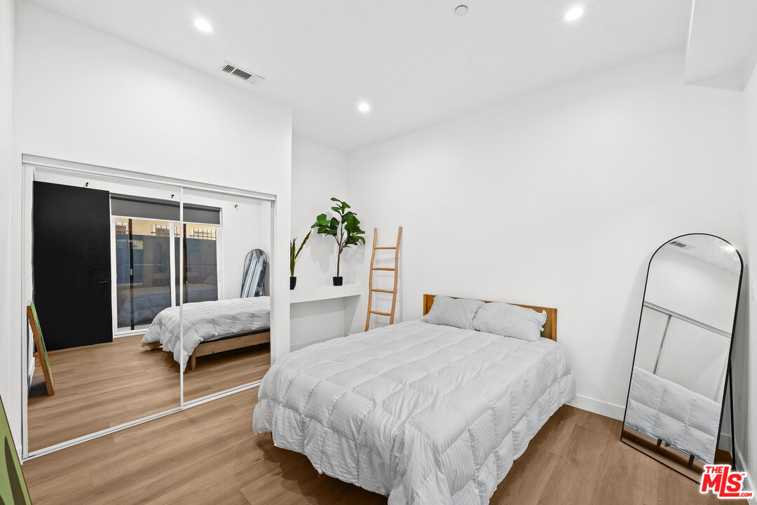 1905 S Corning St Unit: 2