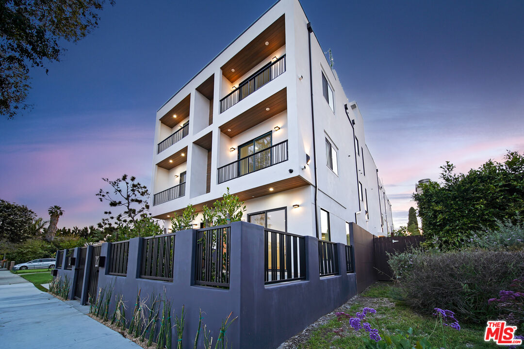 1905 S Corning St Unit: 2