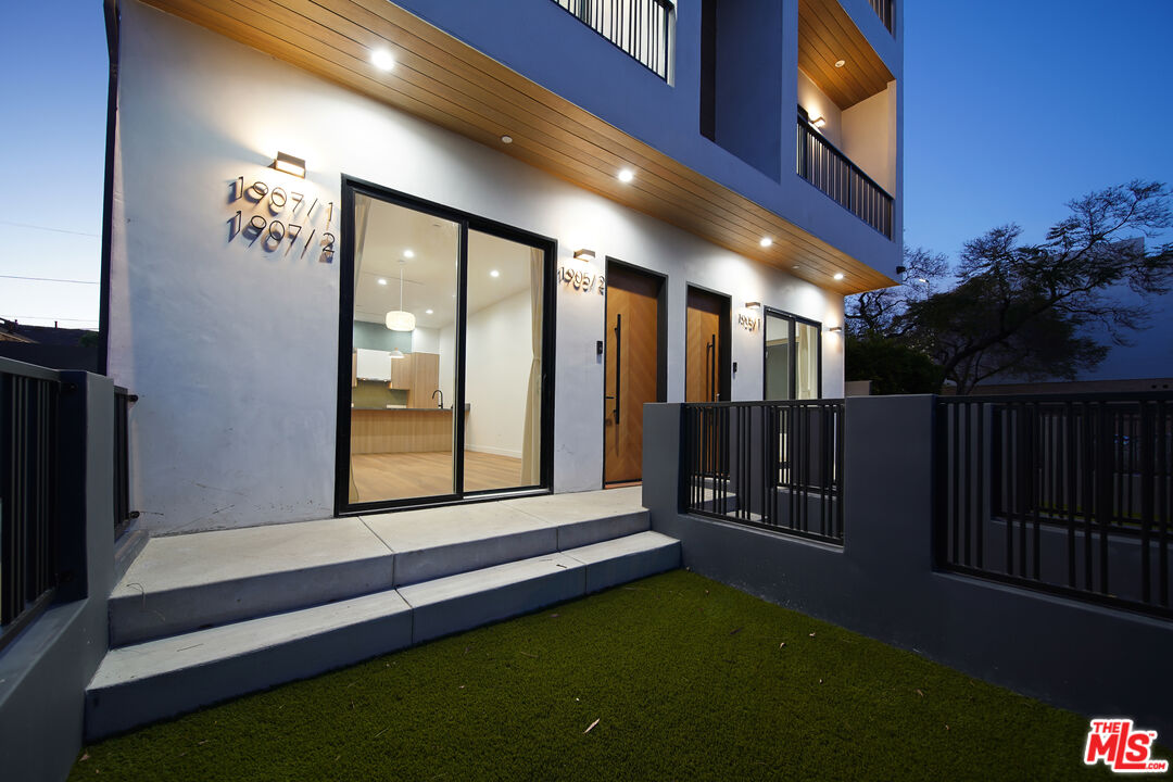 1905 S Corning St Unit: 2