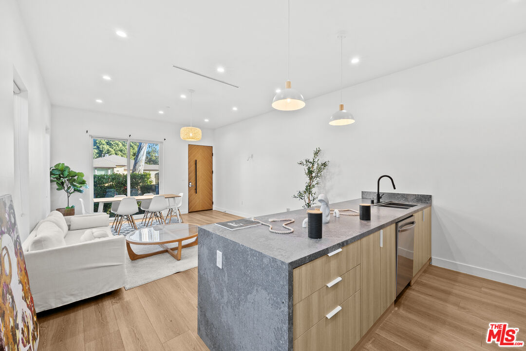 1905 S Corning St Unit: 2