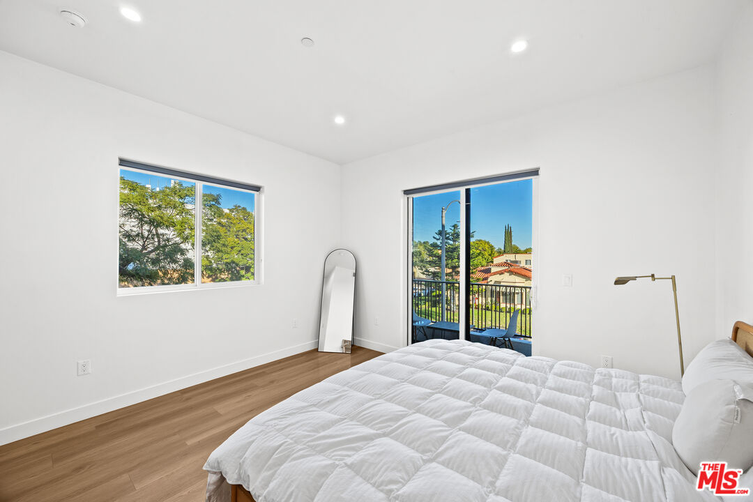 1905 S Corning St Unit: 2